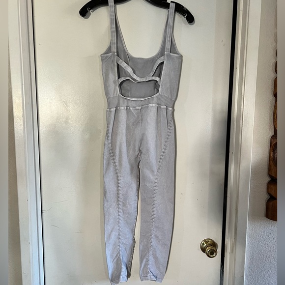 NWOT Free People Movement Good Karma Onesie Ice Grey M/L - Picture 10 of 10